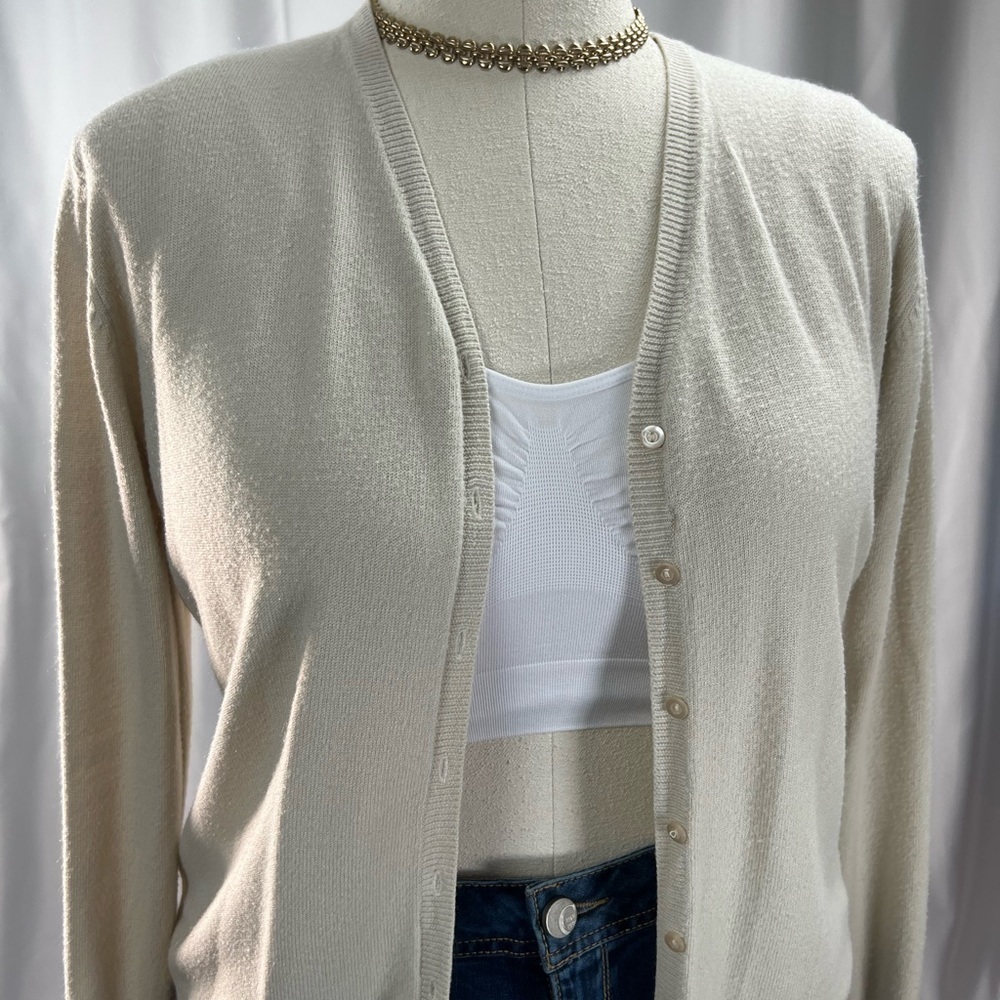 Paul Harris Design acrylic cream button down v-neck cardigan large - Picture 2 of 5
